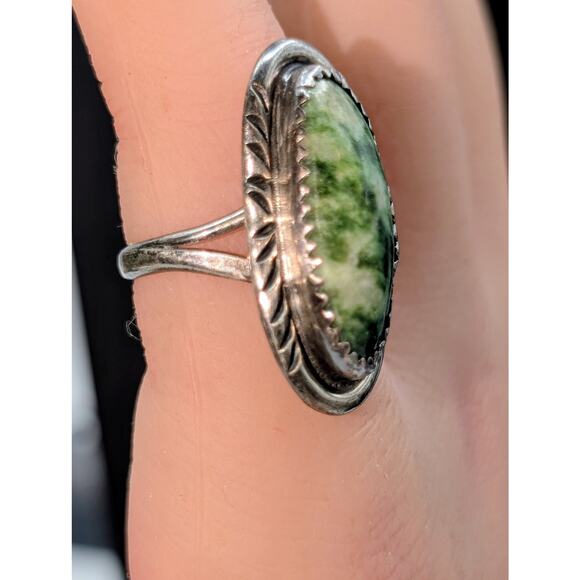 Vtg Southwestern Unmarked 925 Sterling Silver Oblong Green Stone Ring Size 5.25 - Picture 3 of 6